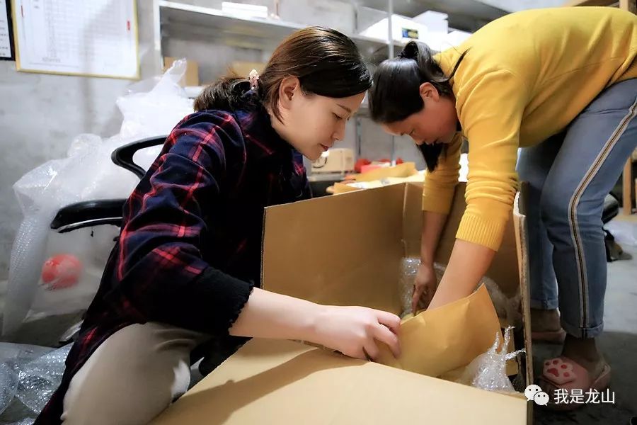 “卖蘑菇的女博士”“人民的好队长”，靛房人为何这样称呼他们？