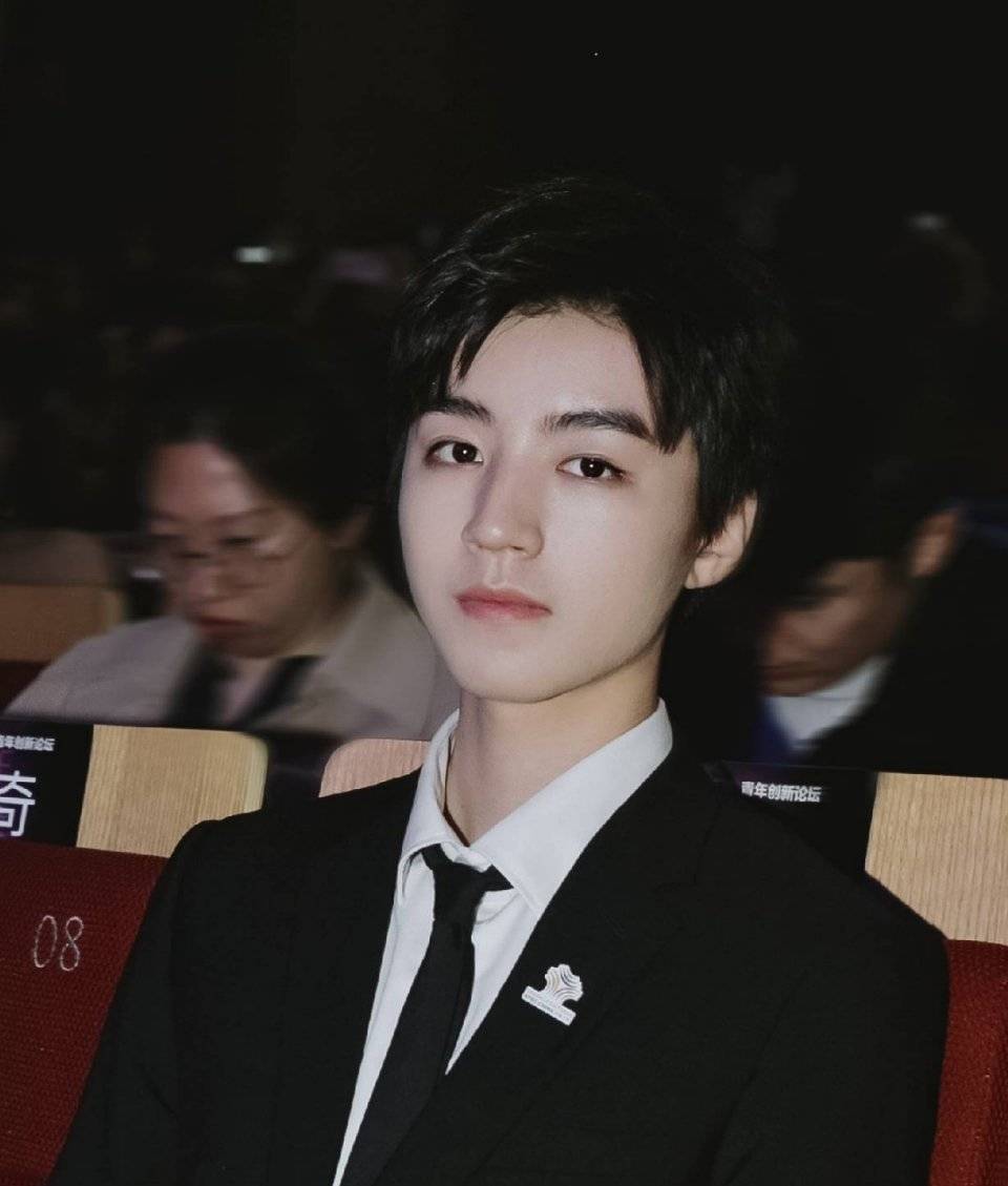 tfboys六周年王俊凯踩点,tfboys六周年黑白纪录片王俊凯