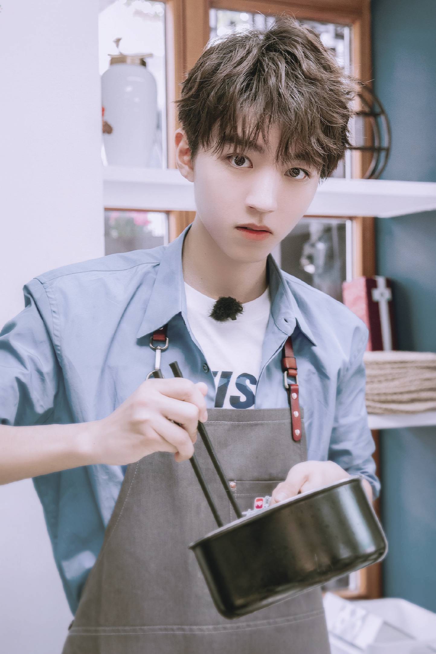 tfboys六周年王俊凯踩点,tfboys六周年黑白纪录片王俊凯