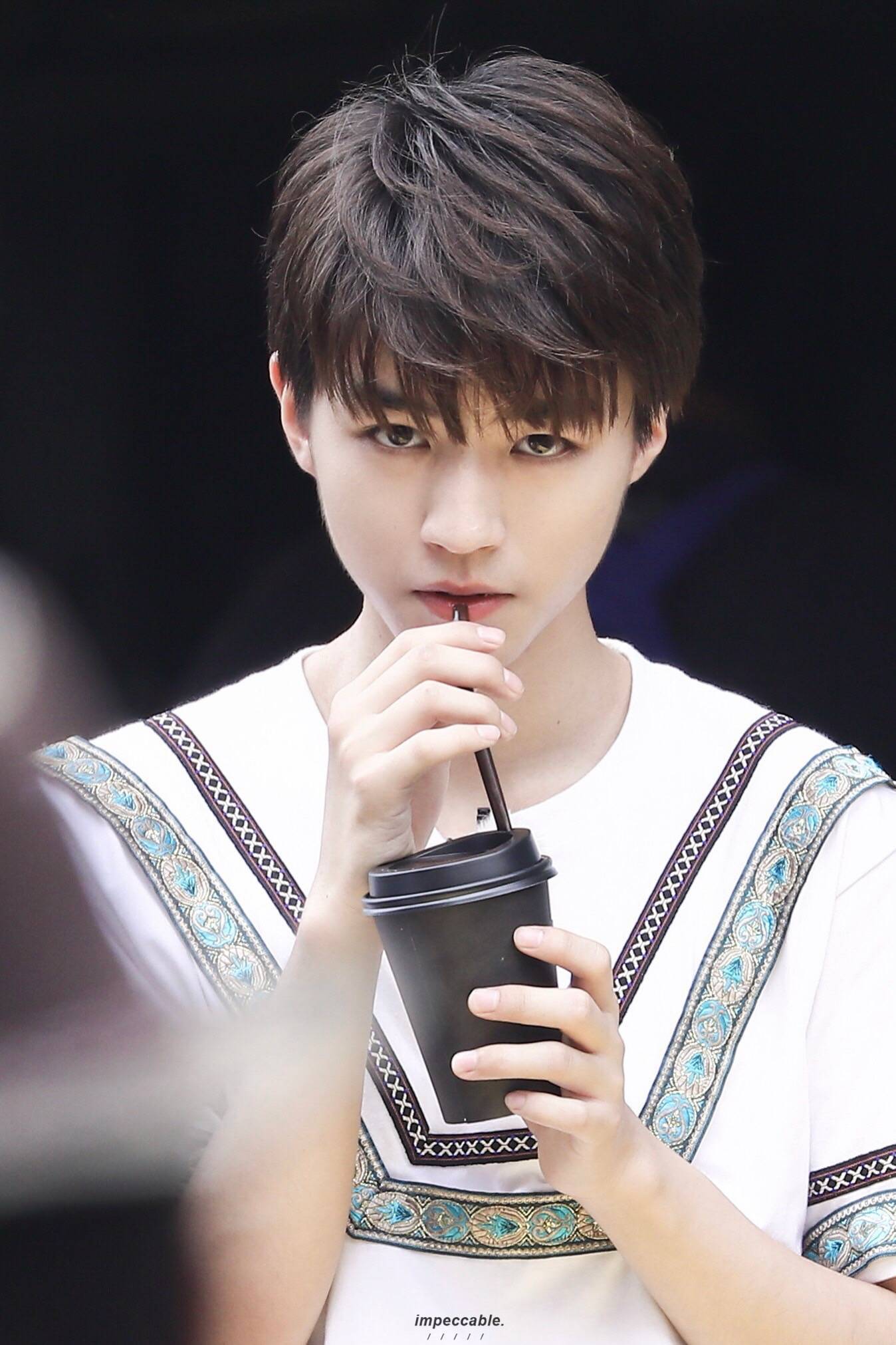 tfboys六周年王俊凯踩点,tfboys六周年黑白纪录片王俊凯