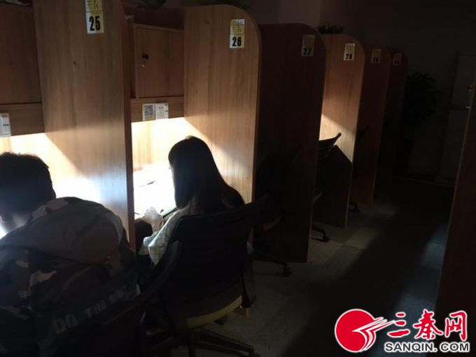 4名女生合伙打造都市自习室成都市学习族好去处微信预约座位按次或计时付费