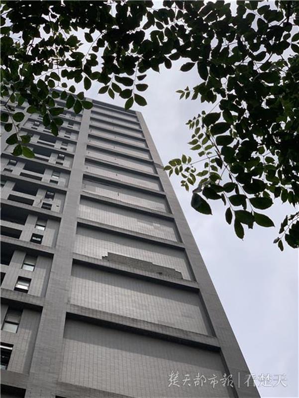 物业资讯：武汉和居名爵小区外墙常脱落业主心忧街道办解决