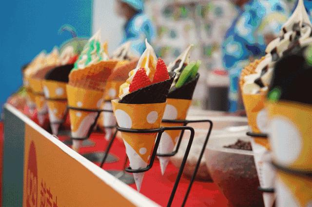 人从众上海外滩人山人海,人从众人山人海