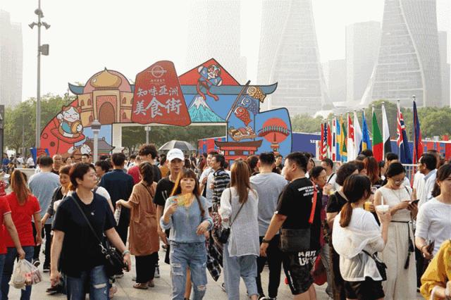 人从众上海外滩人山人海,人从众人山人海