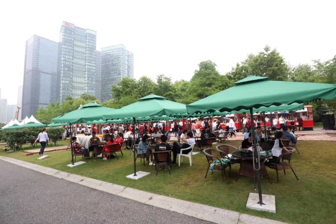 人从众上海外滩人山人海,人从众人山人海