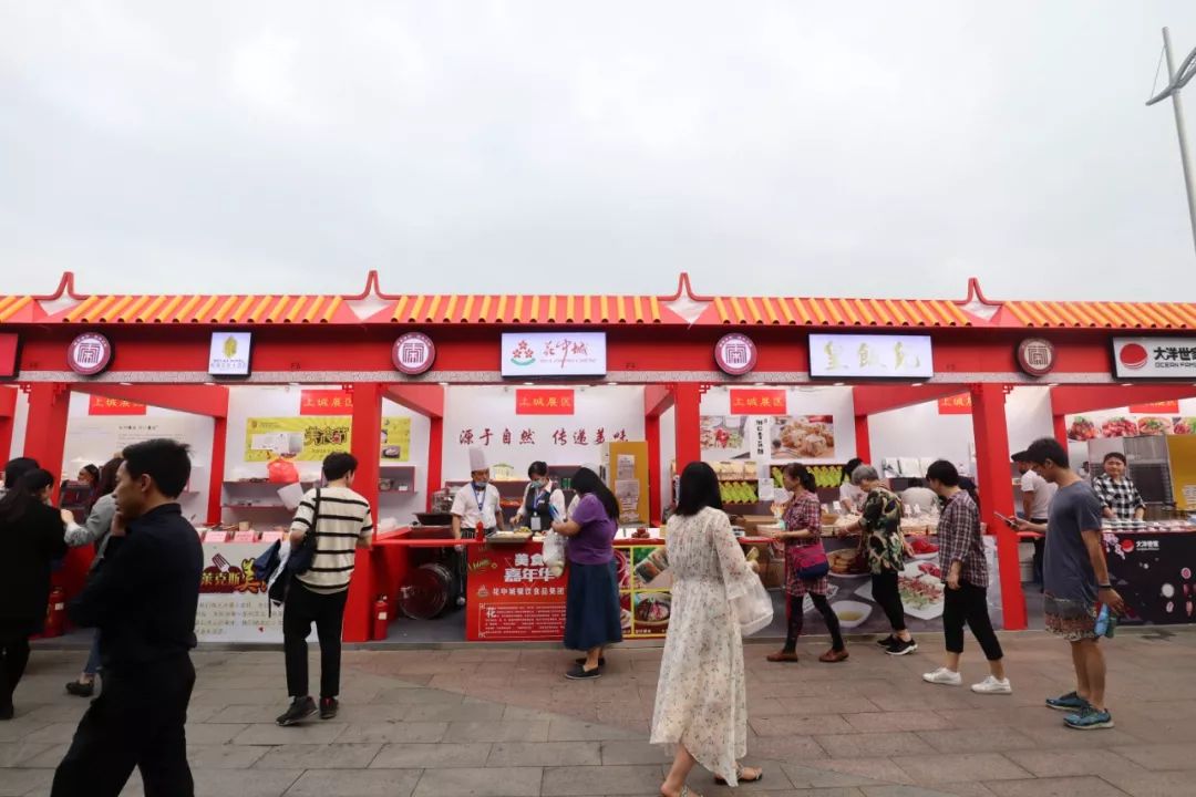 人从众上海外滩人山人海,人从众人山人海