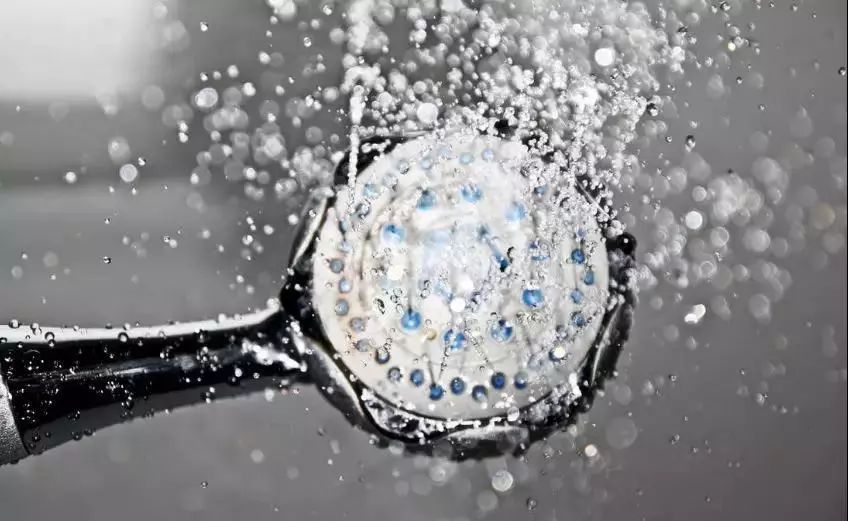 医生提醒这些时刻洗澡要注意,医生紧急提醒夏天千万别这样洗澡