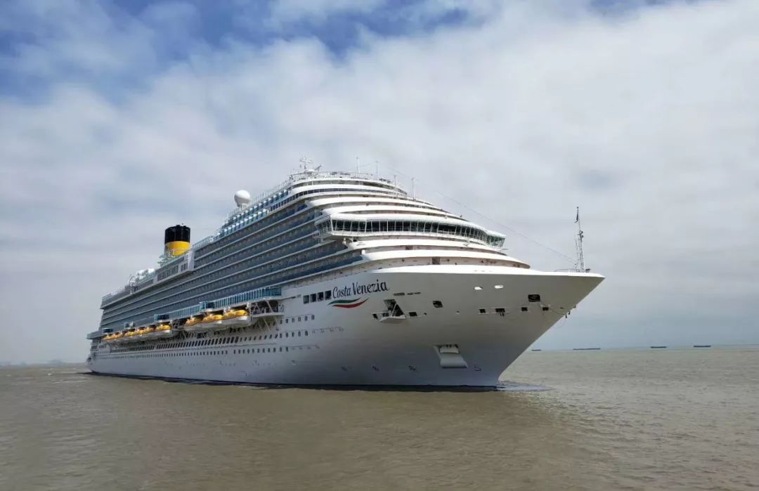 歌诗达邮轮最大最新的威尼斯号，今日在吴淞口国际邮轮港开启中国母港首航！