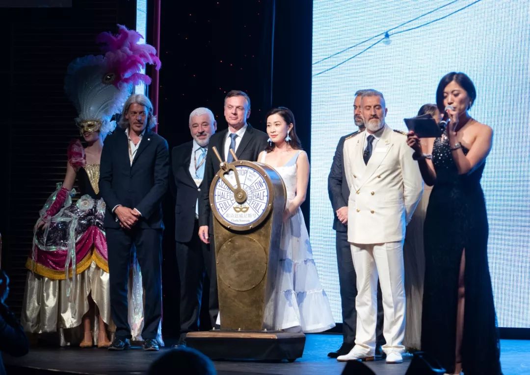 歌诗达邮轮最大最新的威尼斯号，今日在吴淞口国际邮轮港开启中国母港首航！