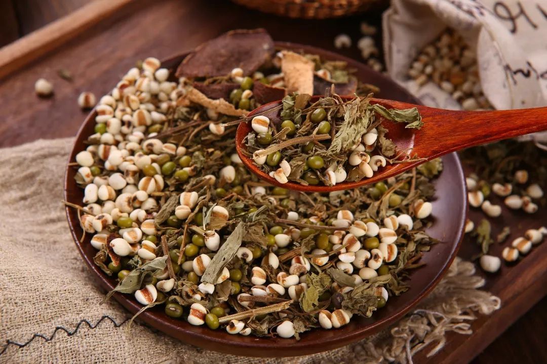 为高考“加汤加料”，安度盛夏，拿下高分。典方配伍，顺时而养——陈李济食养节气汤包上线啦！