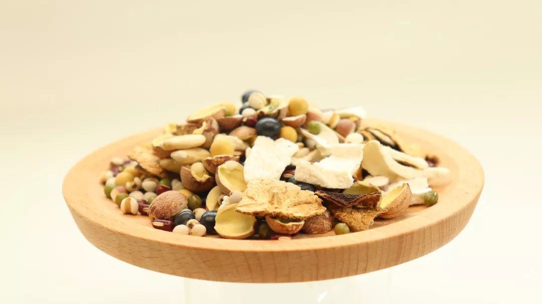 为高考“加汤加料”，安度盛夏，拿下高分。典方配伍，顺时而养——陈李济食养节气汤包上线啦！