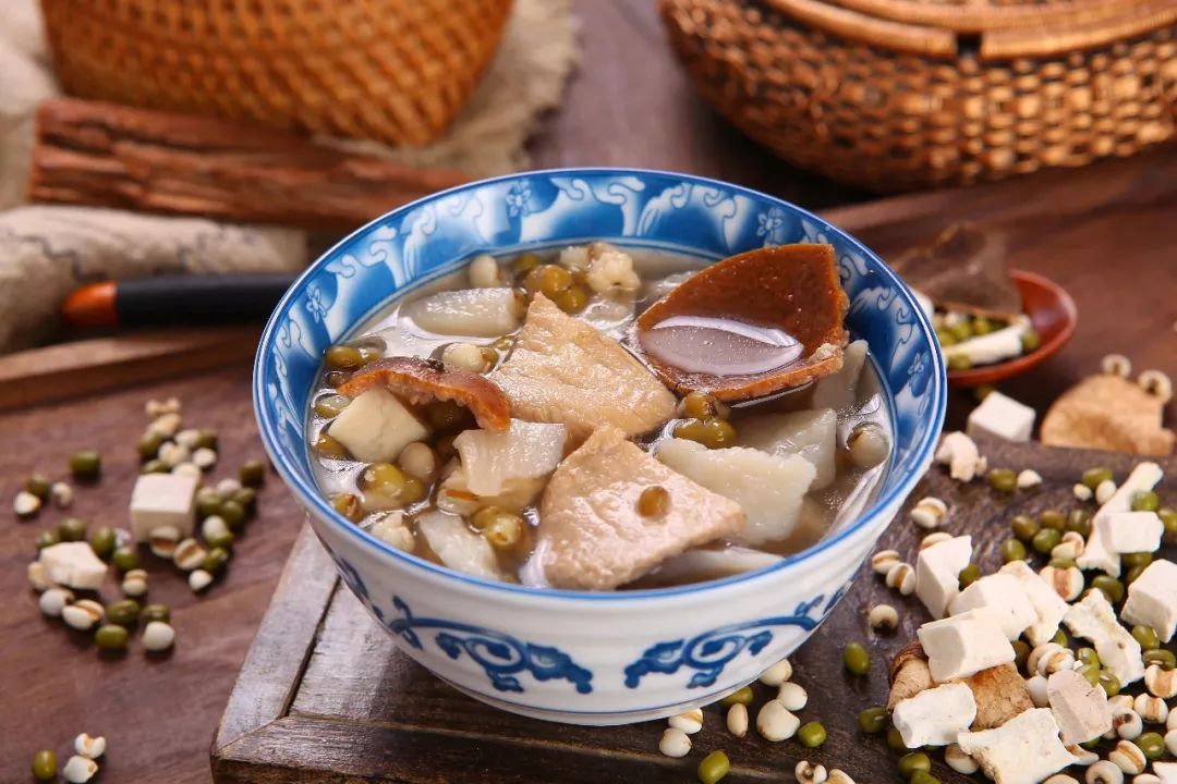 为高考“加汤加料”，安度盛夏，拿下高分。典方配伍，顺时而养——陈李济食养节气汤包上线啦！