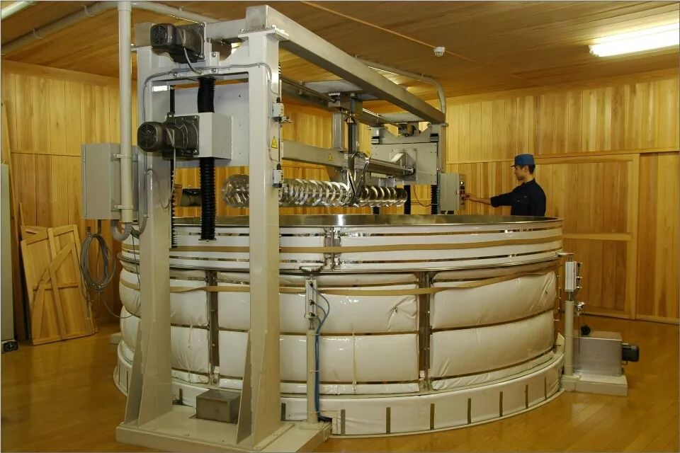 别感叹空留遗憾,趁现在带上好酒陪父亲喝两杯