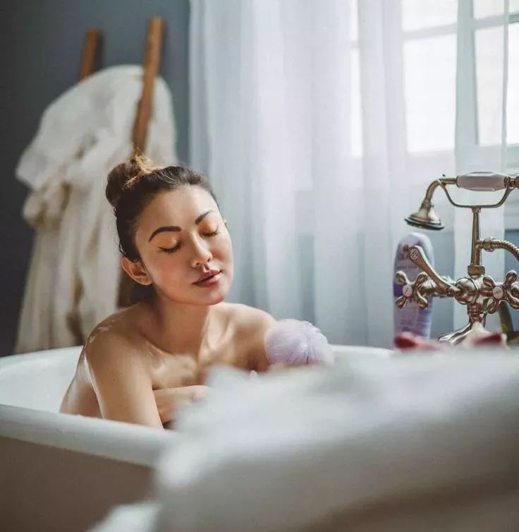 每天10分钟告别水桶腰瘦出小蛮腰,洗澡可以做的瘦腰运动