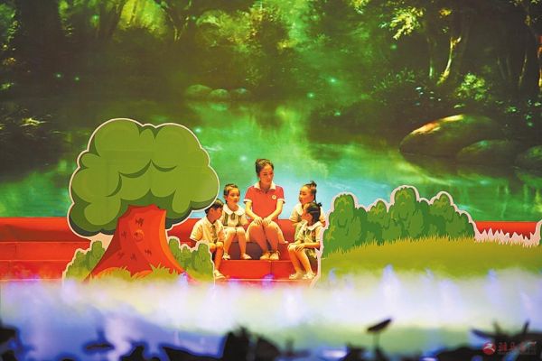 砥砺前行二十载奋楫扬帆谱新篇,砥砺奋进七十载继往开来谱新篇