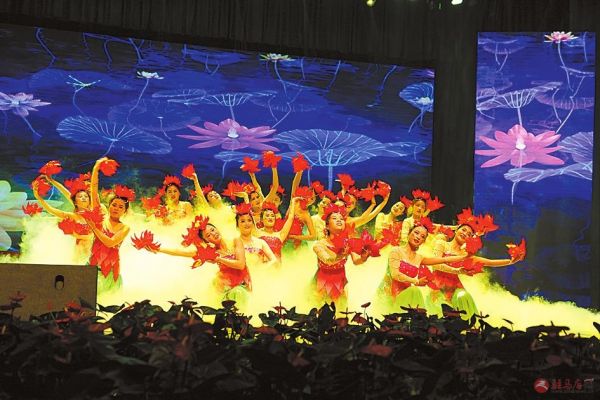 砥砺前行二十载奋楫扬帆谱新篇,砥砺奋进七十载继往开来谱新篇