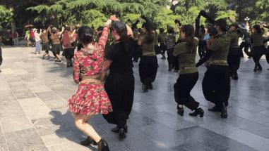 中国时髦大妈天秀姿势全解