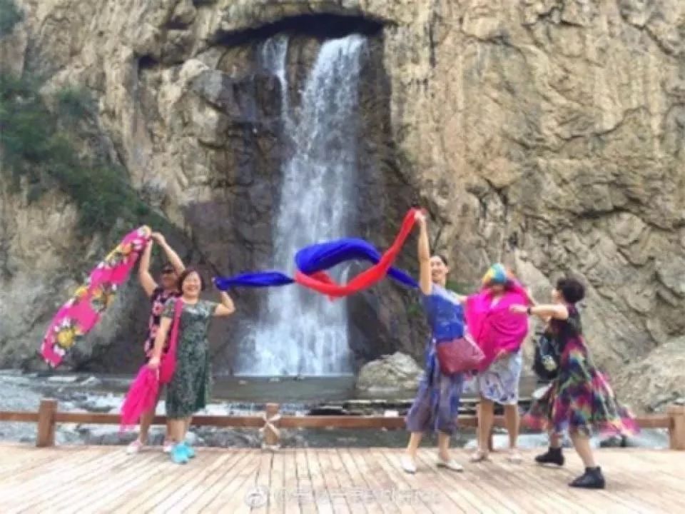 中国时髦大妈天秀姿势全解