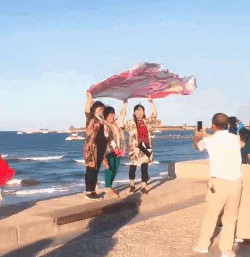 中国时髦大妈天秀姿势全解