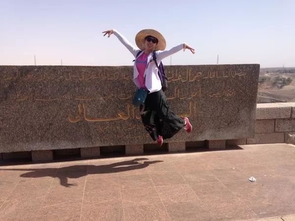 中国时髦大妈天秀姿势全解