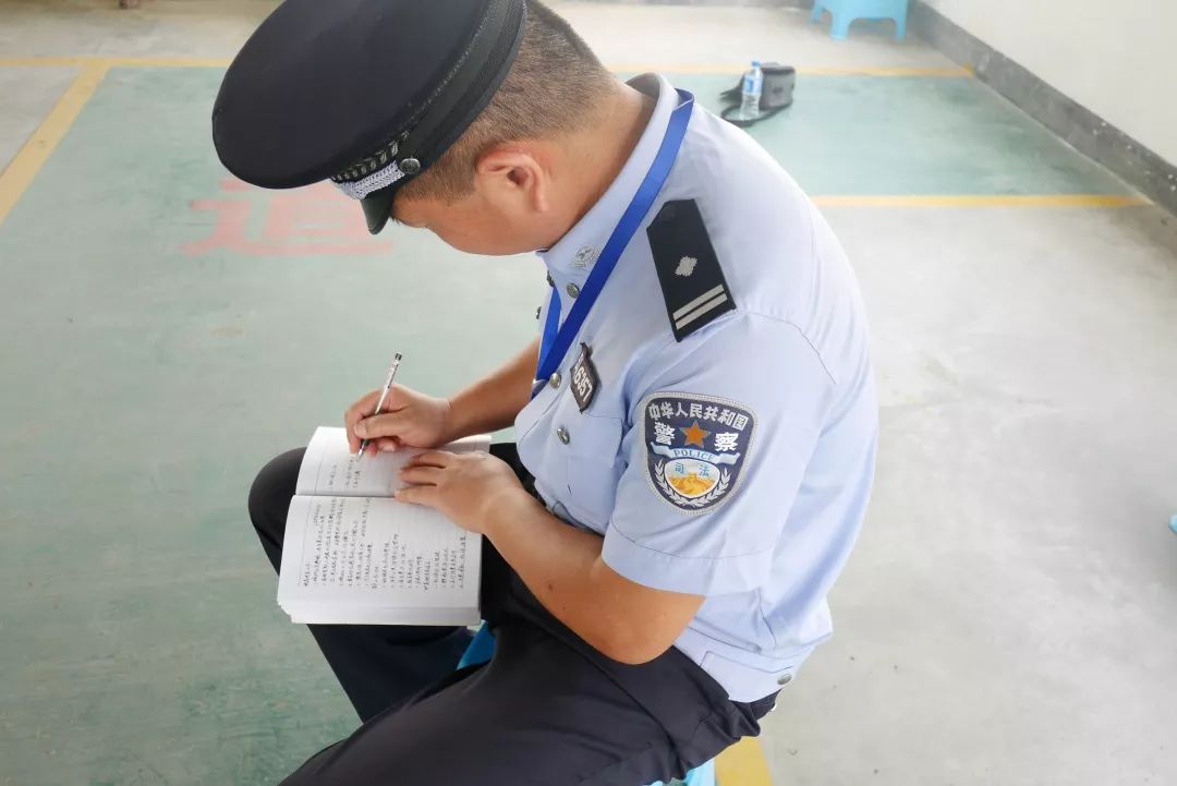 监狱警察业务知识,监狱警察工作10年是什么级别