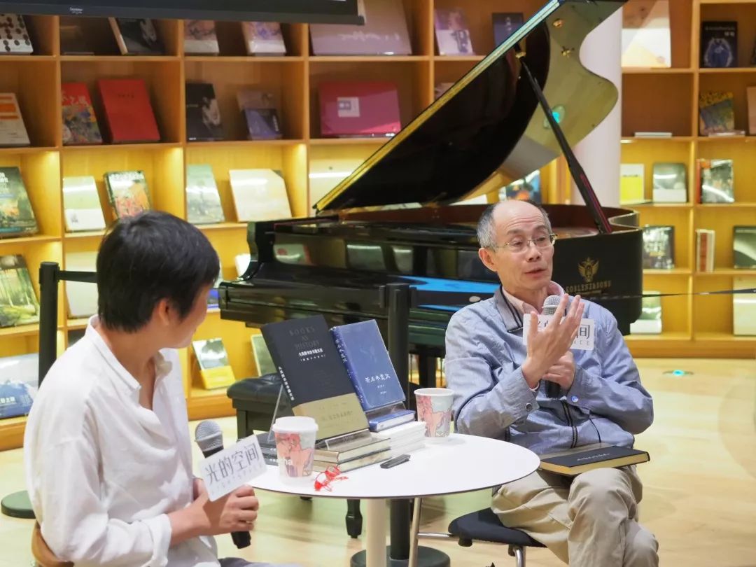 这本“*皮书黑**”，告诉你“书籍，还会有未来吗？”