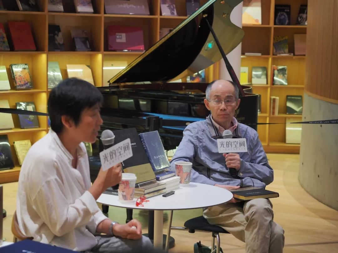 这本“*皮书黑**”，告诉你“书籍，还会有未来吗？”