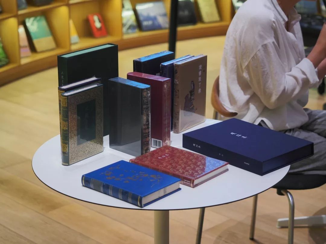 这本“*皮书黑**”，告诉你“书籍，还会有未来吗？”