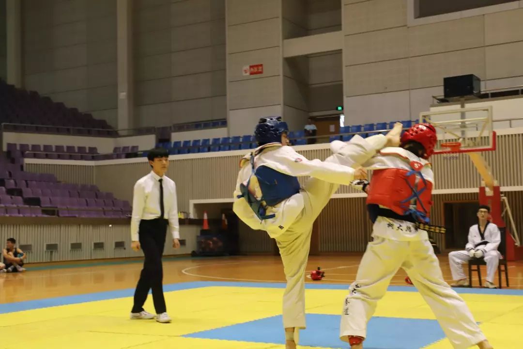 侧踢、前旋踢、腾空后旋……钱塘新区这场武林盛会，热闹非凡！