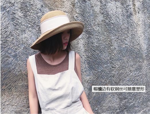 再说一次：女人一旦40，出门戴帽子，瞧下图，40像20，谁戴谁美