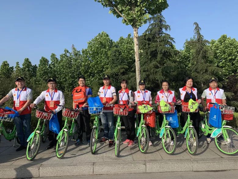 为爱奔跑志愿者不惜劳累,为爱奔跑爱心奉献