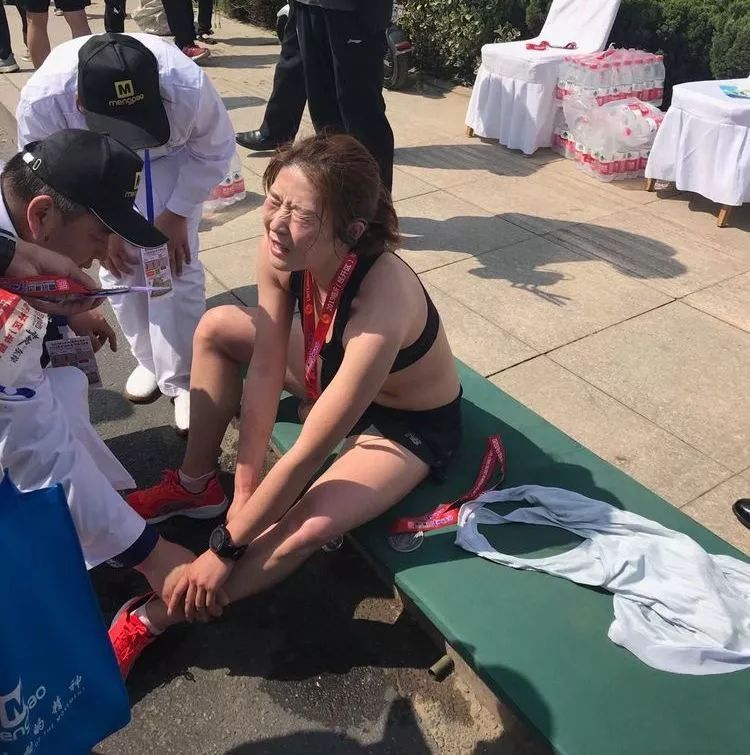 为爱奔跑志愿者不惜劳累,为爱奔跑爱心奉献