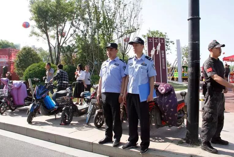 为爱奔跑志愿者不惜劳累,为爱奔跑爱心奉献