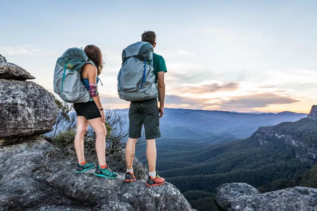 你有你的Lv，我有我的OSPREY。不是很贵，但是很轻。安排！！