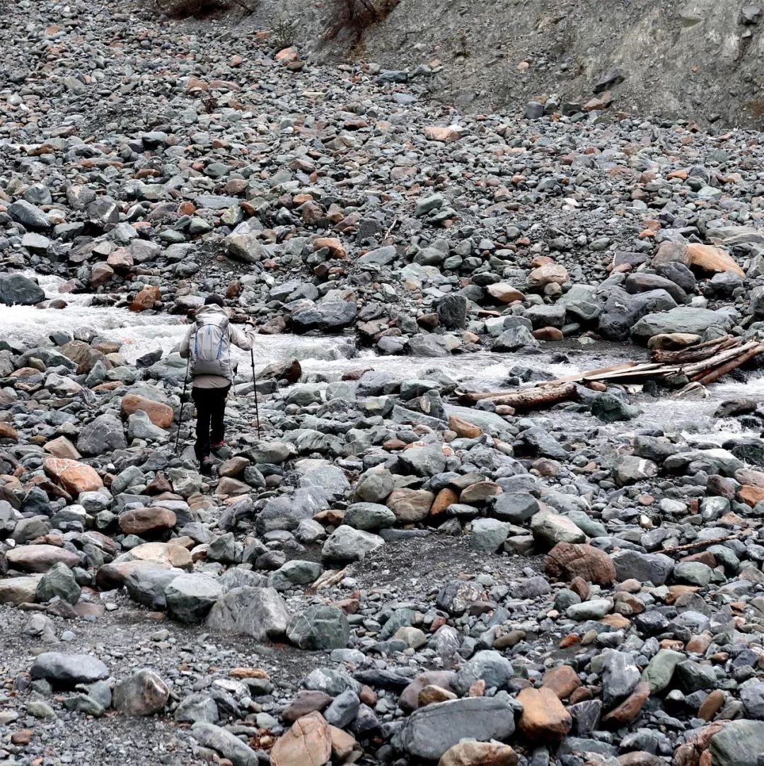 你有你的Lv，我有我的OSPREY。不是很贵，但是很轻。安排！！