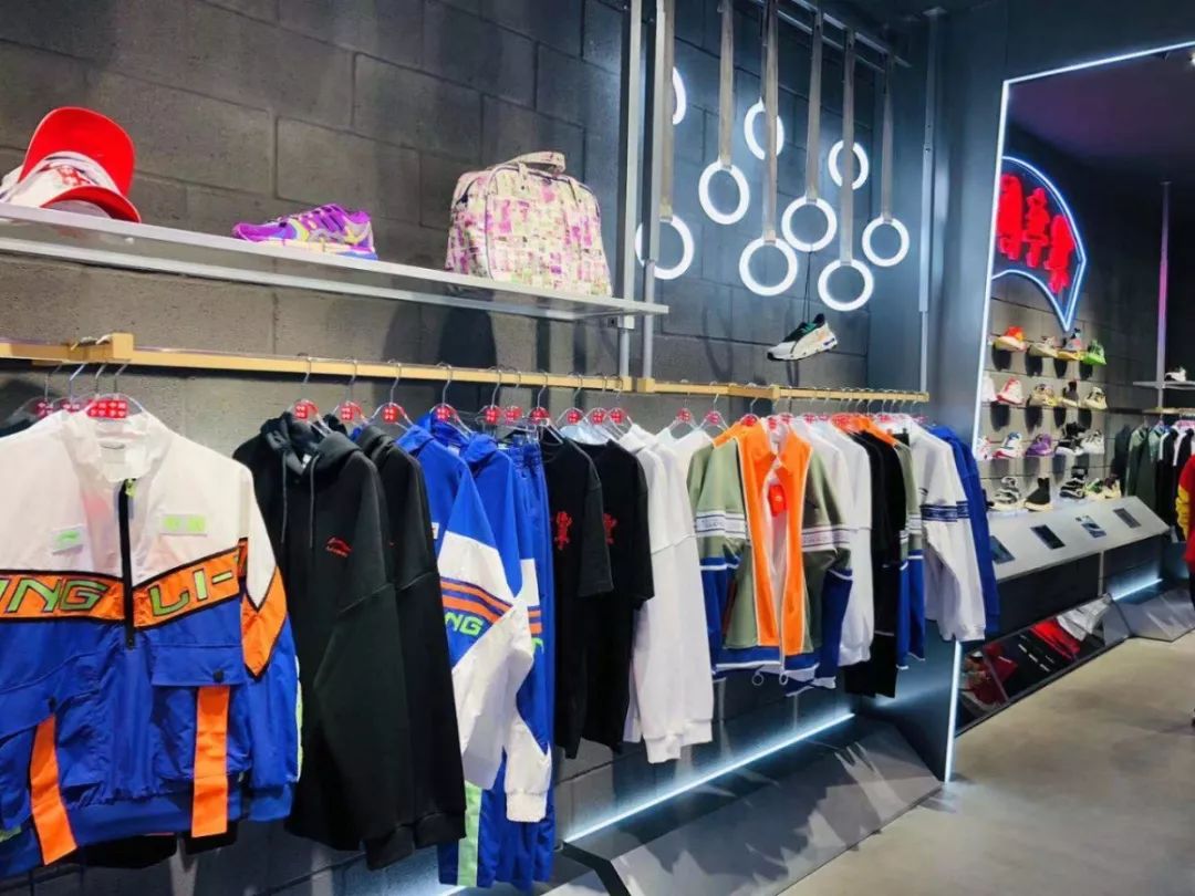 听说｜中国化妆品消费者开始偏好小众产品、柔性屏手袋亮相美国纽约LV时装秀......