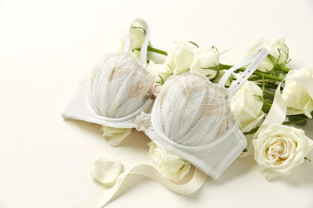 选好内衣让您气质加分,选好内衣让你的气质加分