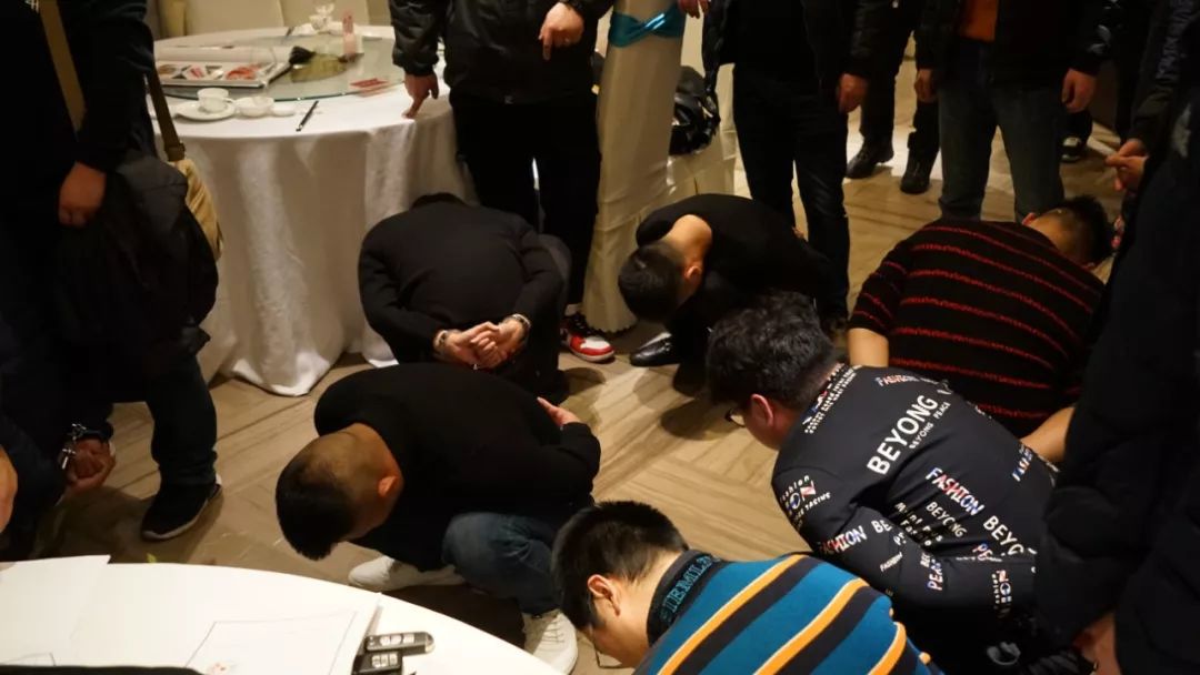 揭露微信股票群的骗局,炒股群50人49个骗子