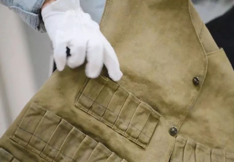 #补课时间_从宫廷到建筑工地,网红马甲竟然还有这样的过往?