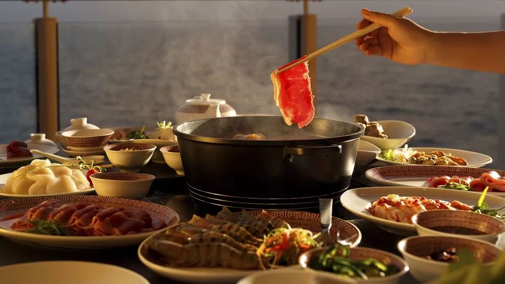 邮轮旅行更多的是以船上体验为主,国际邮轮旅行者绝佳海岸之旅