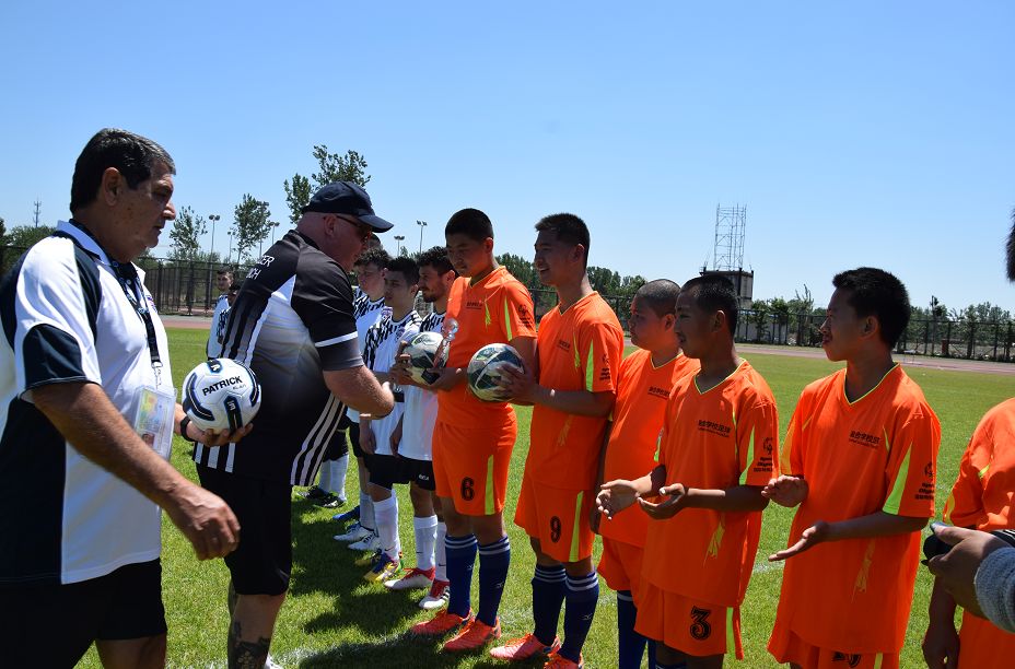 一场激动人心的足球比赛,一次激动人心的足球对抗赛