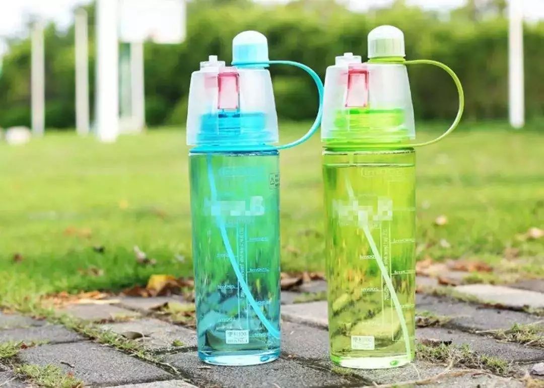 可以折叠的水壶好有创意,可以拉出来的爱心包包