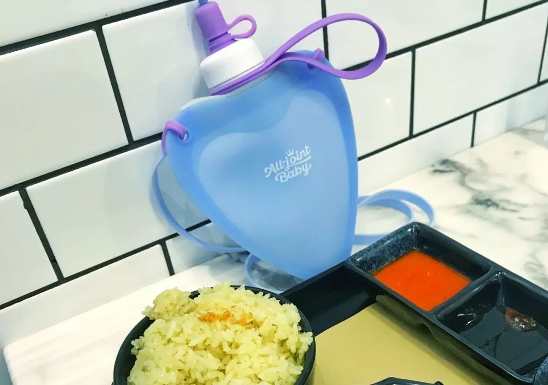 可以折叠的水壶好有创意,可以拉出来的爱心包包