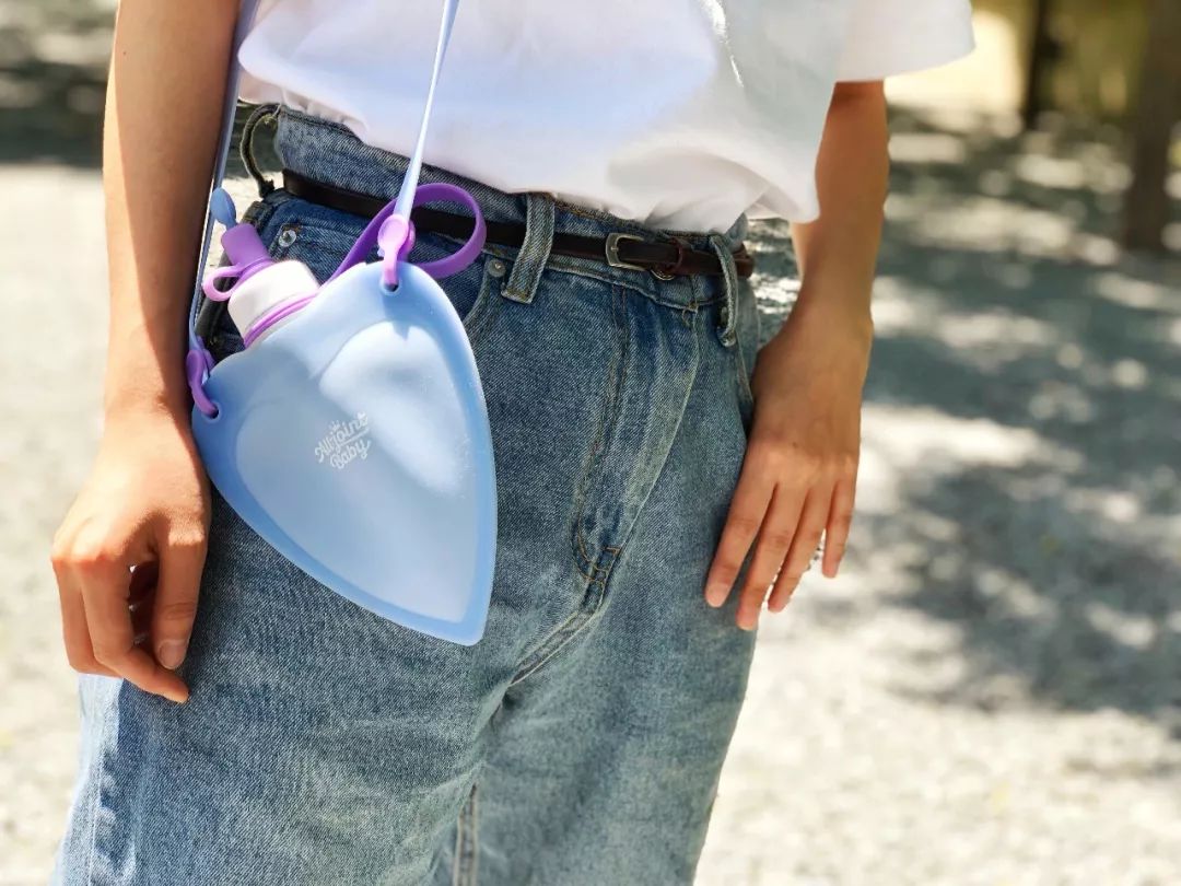 可以折叠的水壶好有创意,可以拉出来的爱心包包