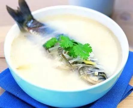 产后鱼胶补气血做法,补气血催乳食谱