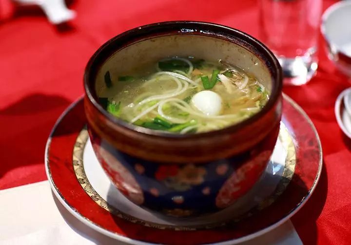 昆明吃过桥米线最好的地方,云南昆明潮玩店