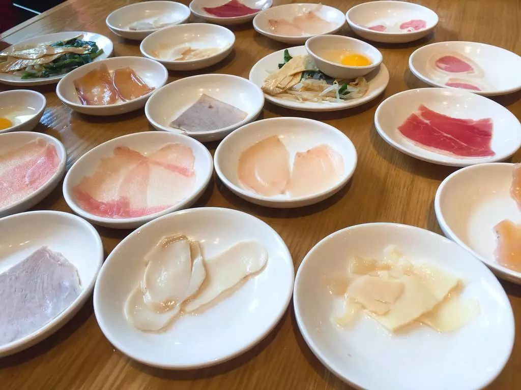 昆明吃过桥米线最好的地方,云南昆明潮玩店