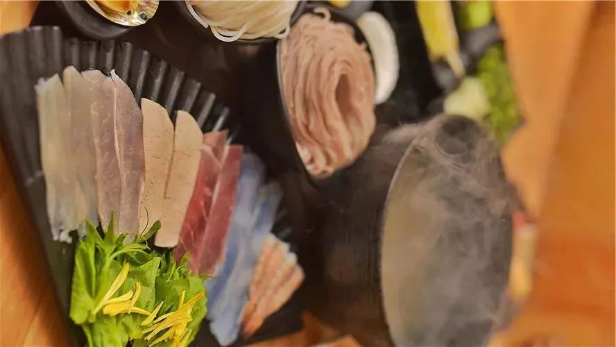 昆明吃过桥米线最好的地方,云南昆明潮玩店