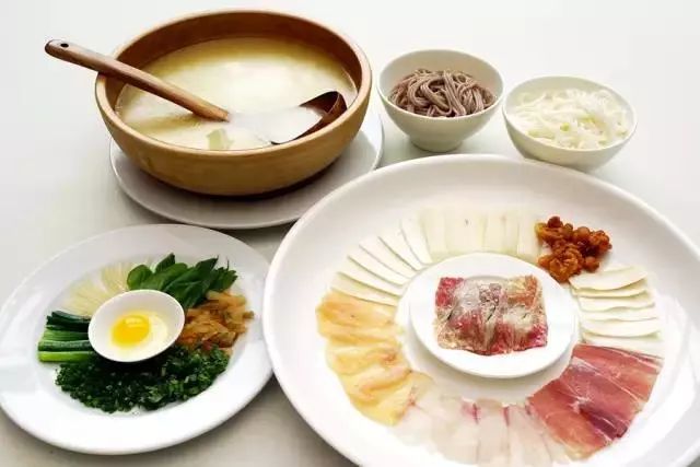 昆明吃过桥米线最好的地方,云南昆明潮玩店