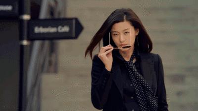 「海淘」OMG！这个巴掌大的电熨斗，不插电不加水能烫衣服，还能当充电宝